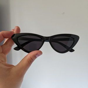 free with purchase - black sunglasses